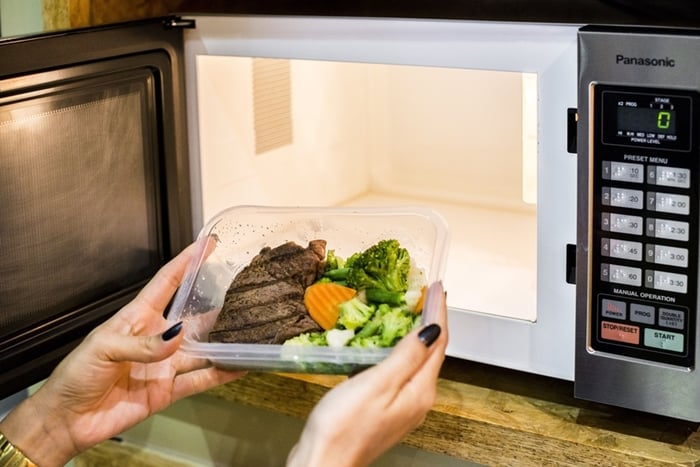 Como montar um espaço para esquentar marmitas