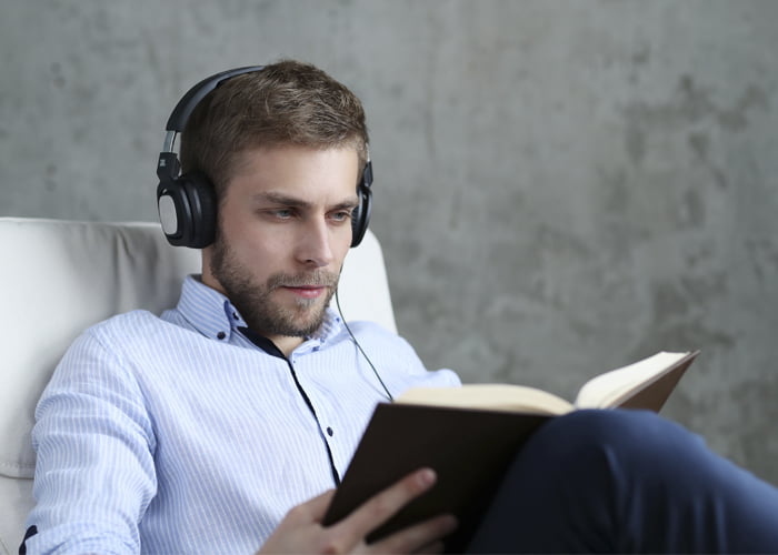 como ganhar dinheiro narrando livros