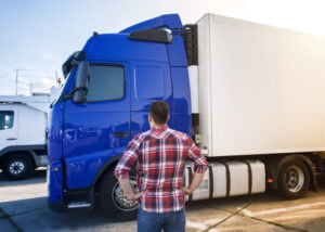 Quanto fatura um caminhão por mês