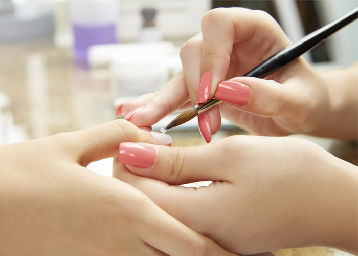 trabalhar com alongamento de unhas dá dinheiro