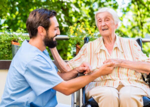 Quanto cobrar para ser acompanhante de idosos