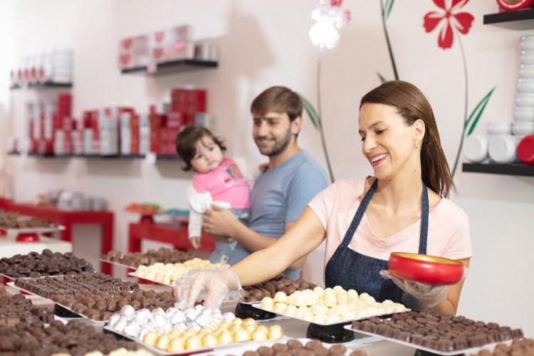 Revender Cacau Show precisa ter nome limpo