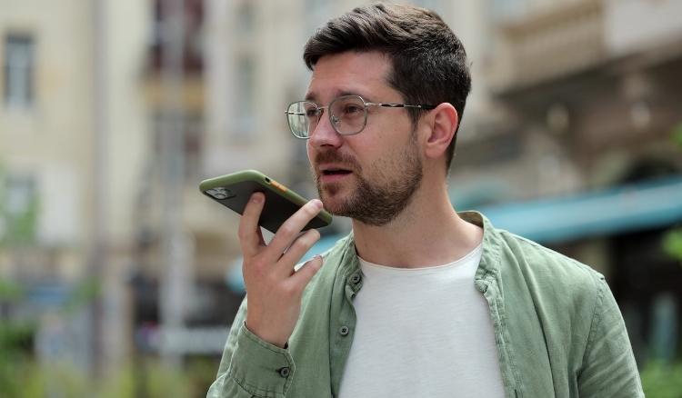 ganhar dinheiro gravando áudios WhatsApp