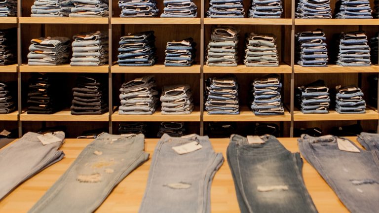 As 7 Marcas de calça jeans mais vendidas no Brasil