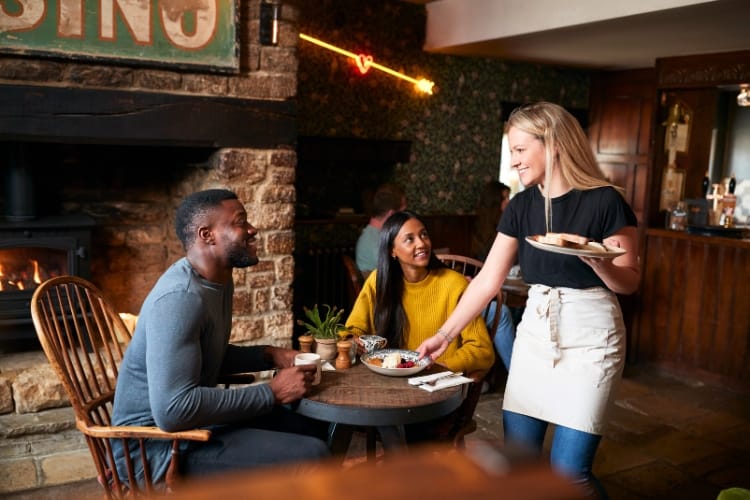 Quanto um garçom ganha por dia