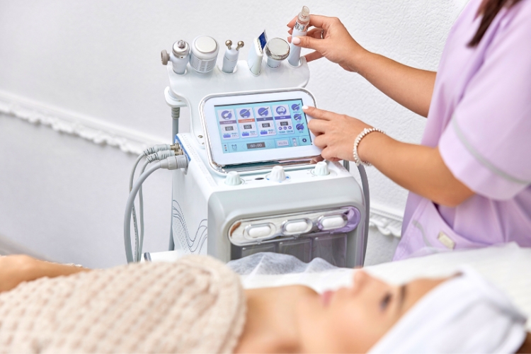 Quanto uma clínica de estética fatura por mês